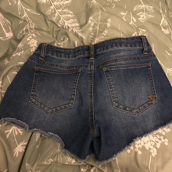 Indigo Rein Blue Frayed Hem Jean Shorts - Picture 2 of 4